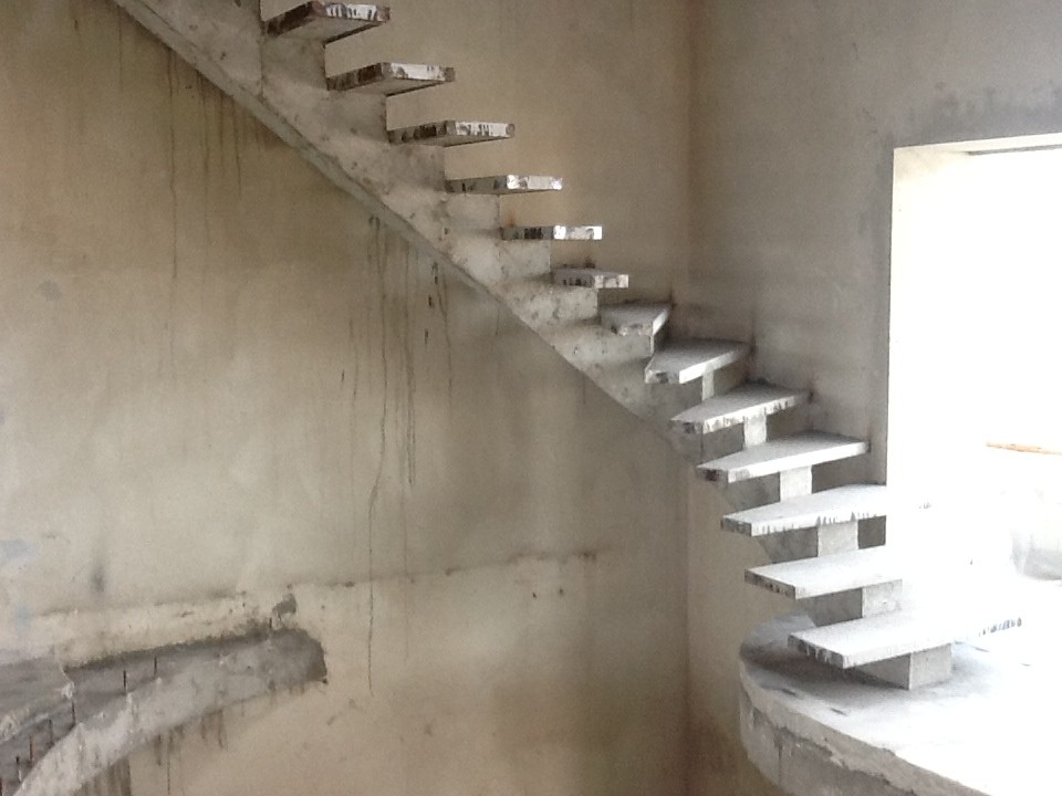 самодельная подвесная лестница из бетона